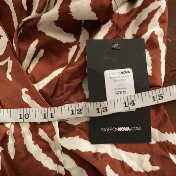 FASHION NOVA  LADIES DRESS - Picture 13 of 16